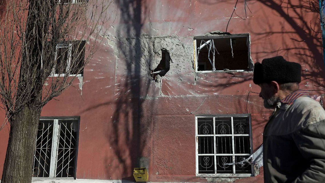 2015-02-18T171649Z_1790880914_GM1EB2J03B401_RTRMADP_3_UKRAINE-CRISIS.JPG4978118965316848681.jpg