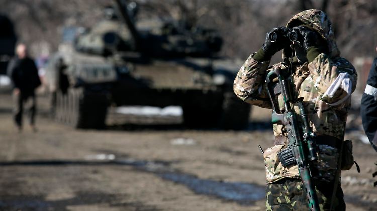 2015-02-18T170636Z_2136184840_GM1EB2J02ZF01_RTRMADP_3_UKRAINE-CRISIS.JPG4805672296672906661.jpg