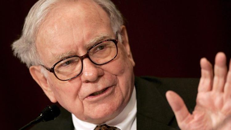 Warren Buffett (2007) trennte sich von seinem Cadillac - für den guten Zweck. Foto: Matthew Cavanaugh