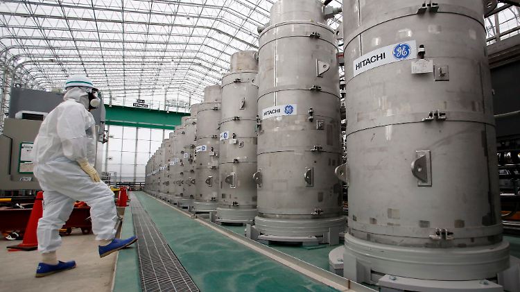 In diesen Tonnen lagert kontaminiertes Wasser. Eigentlich soll es aufbereitet werden. Doch die Internationale Atomenergiebehörde schlägt eine "nachhaltigere Lösung" vor.