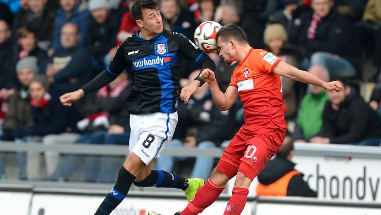 Der Ball war zwischen dem FSV Frankfurt und dem 1. FC Kaiserslautern immer hartumkämpft.