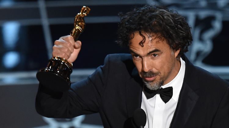 "Birdman"-Regisseur Iñárritu mit einem seiner drei Oscars.