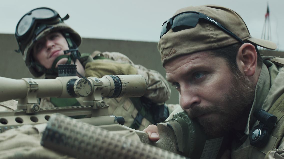 Bradley Cooper spielt Chris Kyle, den US-Scharfschützen mit den meisten Abschüssen.