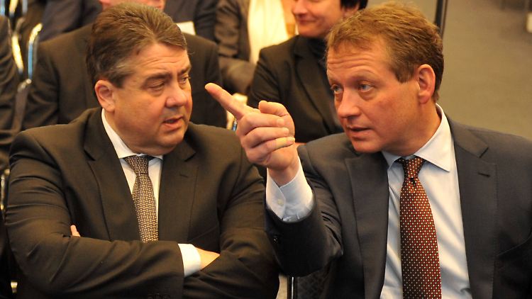 Sigmar Gabriel im Gespräch mit DIHK-Präsident Eric Schweitzer.