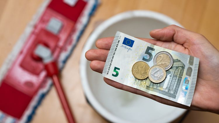 8,50 Euro Mindestlohn, aber bei 450 Euro im Monat ist Schluss. Die gesetzlichen Regelungen werden dem steigenden Bedarf an Hilfskräften nicht gerecht. 