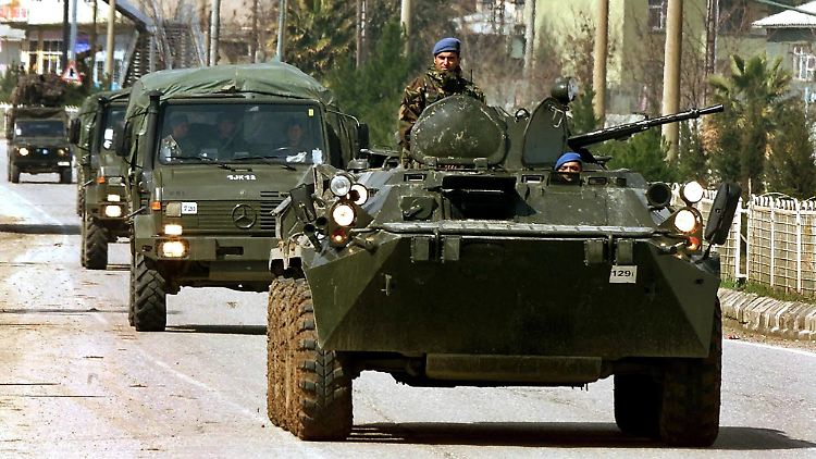 Ein ehemaliger NVA-Schützenpanzer  BTR 60. Von diesem Typ lieferte Deutschland in den 90ern bereits 300 Stück in die Türkei.