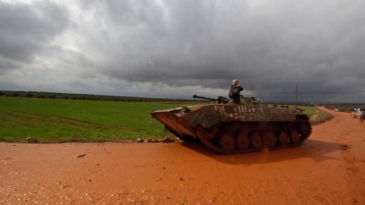 Zerissenes Syrien: Der Kampf verschiedener Rebellengruppen gegen das Assad-Regime öffnet den Grausamkeiten der IS-Milizen Tür und Tor.