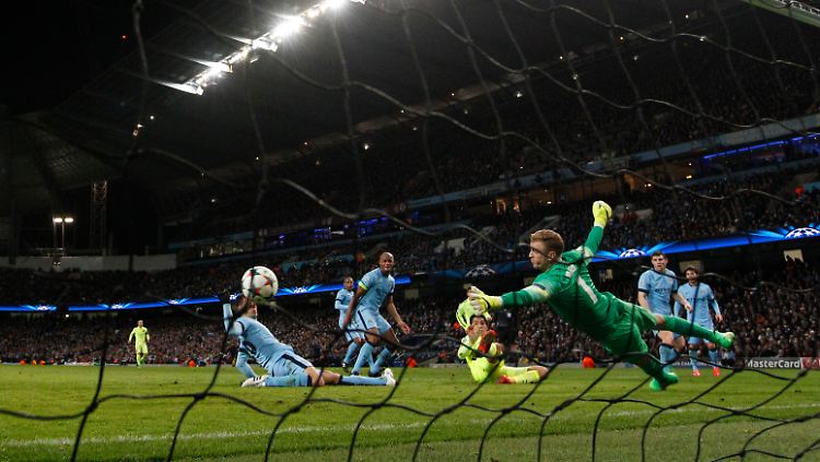 Zweimal musste City-Keeper Joe Hart den Ball aus dem Netz holen - und war dennoch bester Manchester-Profi gegen die Gäste aus Barcelona.