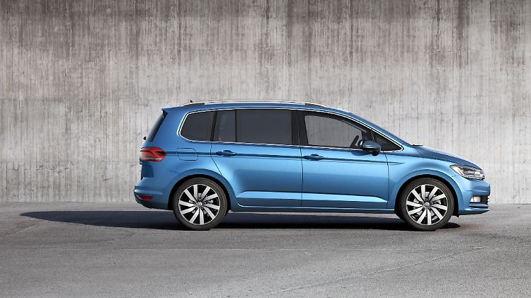 Er hat sich verändert der neue VW Touran: Länger, breiter und flacher ist er geworden.