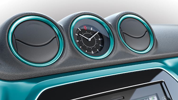 Die Analog-Uhr im Cockpit des Suzuki Vitara kann in verschiedenen Designs bestellt werden.
