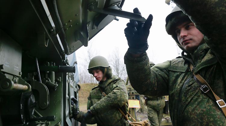 Russische Soldaten bei einem Manöver (Archivbild).