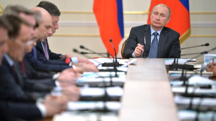 2015-02-24T133126Z_1972848088_GM1EB2O1NPH01_RTRMADP_3_RUSSIA-POLITICS.JPG6330108246133052219.jpg