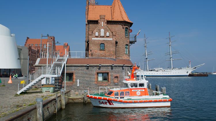 Trügerische Idylle: Am Stralsunder Hafen tobte ein Kleinkrieg.