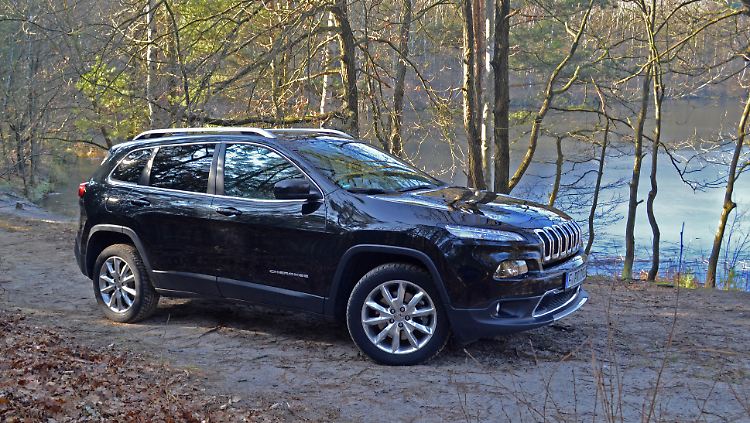 Wer einen Jeep Cherokee fährt, macht nicht nur im Wald eine gute Figur.