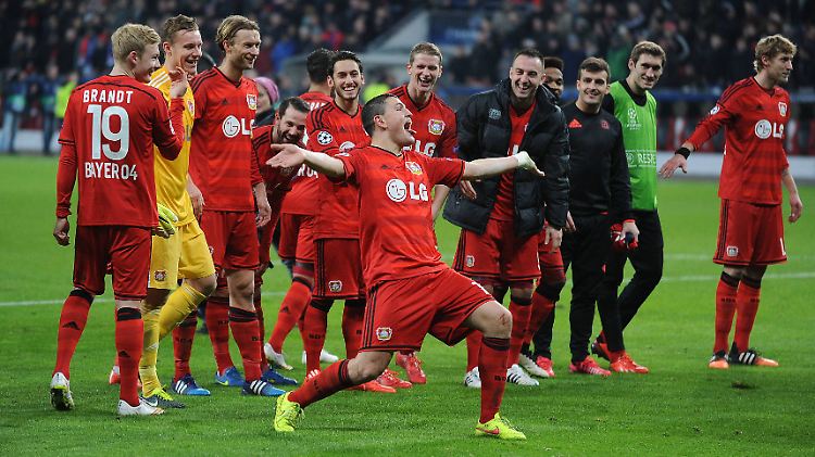 Kyriakos Papadopoulos und Bayer Leverkusen feiern ihren Gala-Auftritt.