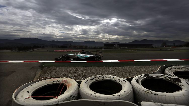 Mit Motorenproblemen endete der Testtag von Mercedes unerwartet früh.
