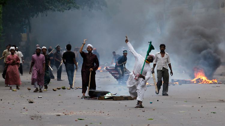 Dhaka im Mai 2013: Kundgebung für verschärfte Blasphemie-Gesetze schlagen in Gewalt um.