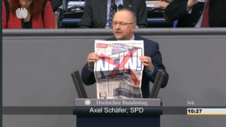 Axel Schäfer ärgert sich über die Aktion der "Bild"-Zeitung. "Wir gegen die - das gibt es nur im Fußball", sagt der SPD-Politiker.