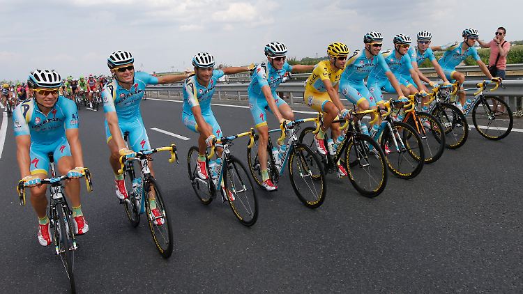 Demonstrieren Einigkeit und betonen negative "Einzelfälle": das Astana-Team.