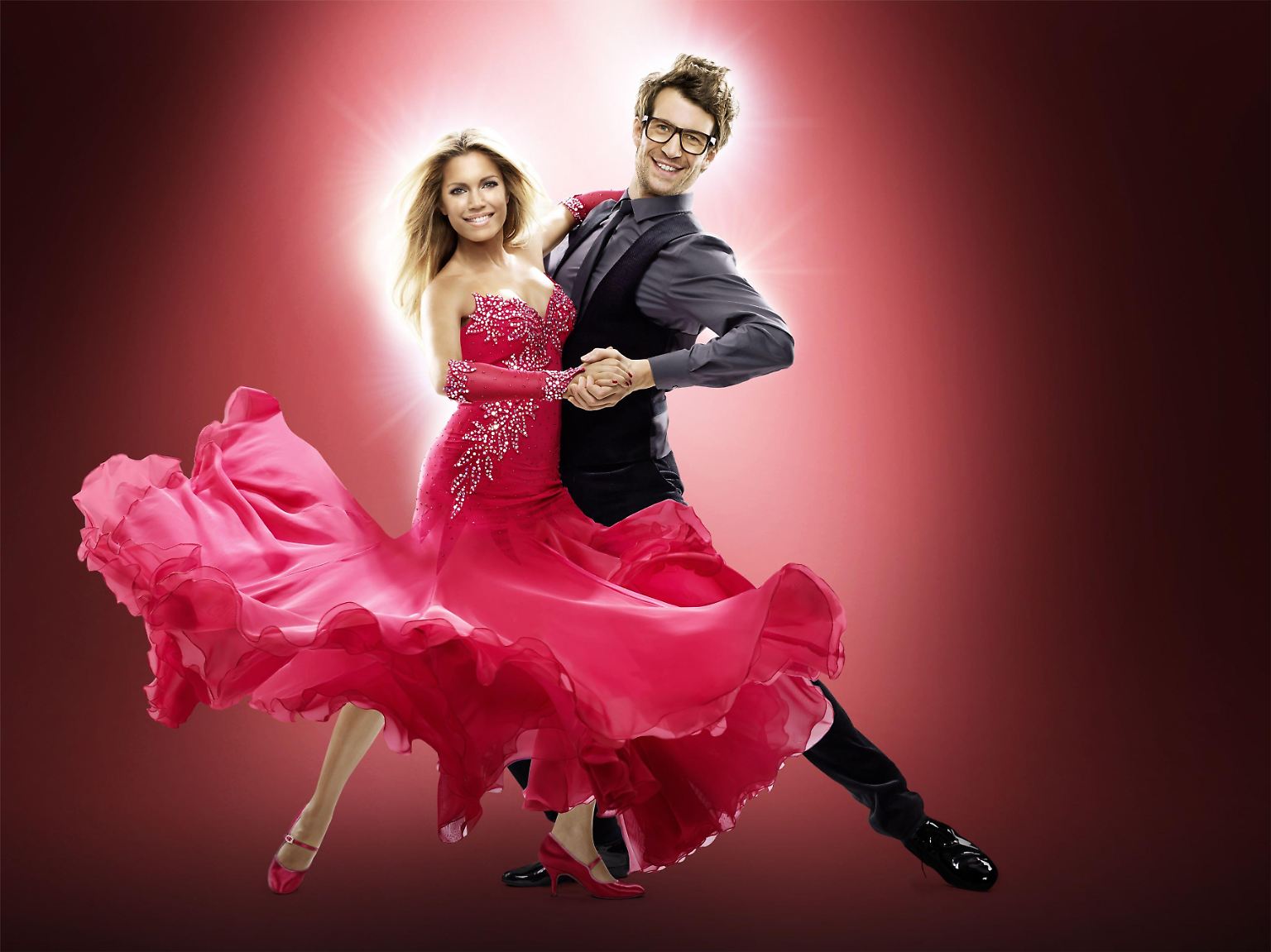 Ob Samba, Rumba oder Walzer: Auch dieses Jahr führen Sylvie Meis und Daniel Hartwich ihre Kandidaten mit sicherer Hand über das glatte Parkett von "Let's Dance". 