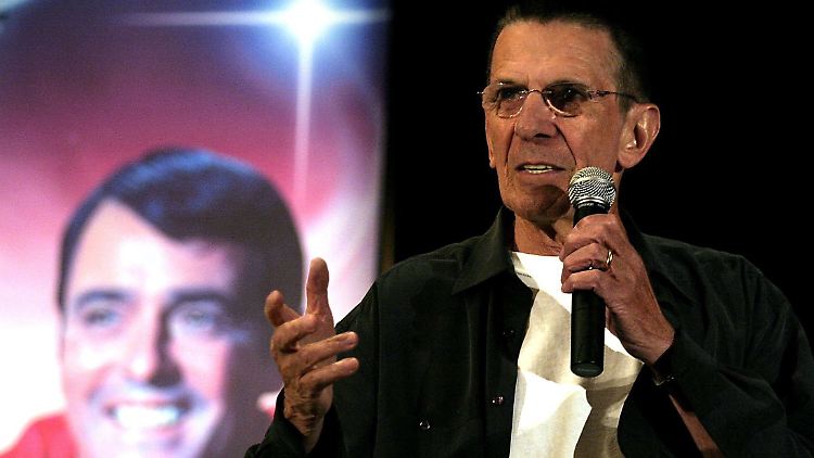 Leonard Nimoy bei einem Auftritt 2004.