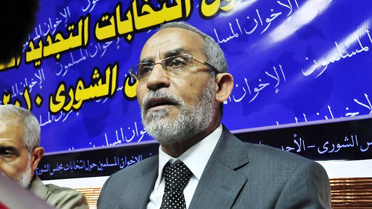 Mohammed Badie, Chef der Muslimbrüder - der bedeutendsten oppositionellen Kraft in Ägypten -, ist zu lebenslanger Haft verurteilt worden.
