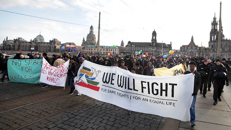 Bis zu 5000 Menschen kamen in Dresden zusammen.