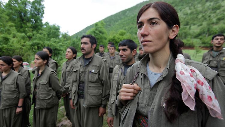 PKK-Kämpfer: Geht es nach Öcalan, kämpfen die Kurden bald mit politischen Mitteln um ihre Unabhängigkeit.