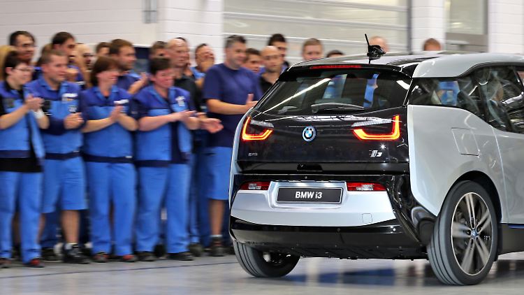 Das Erfolgskonzept von BMW scheint auszugeben. Das Unternehmen stellt Dutzende Mitarbeiter ein.