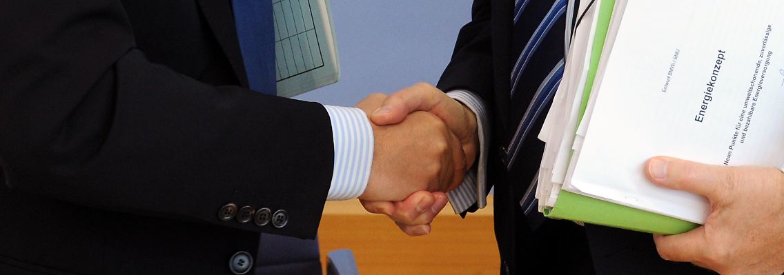 Röttgen und Brüderle müssen den Deal nun auch der Öffentlichkeit verkaufen.