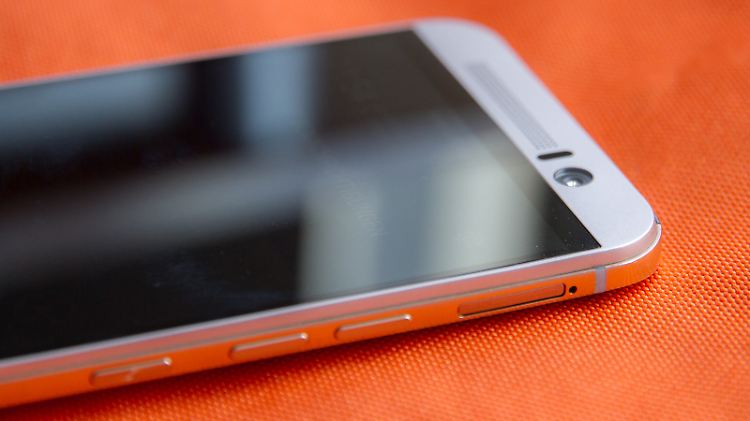 Wertigkeit in "Gold on Silver" mit Full-HD-Auflösung: Ein besseres LCD ist derzeit kaum auf dem Markt.
