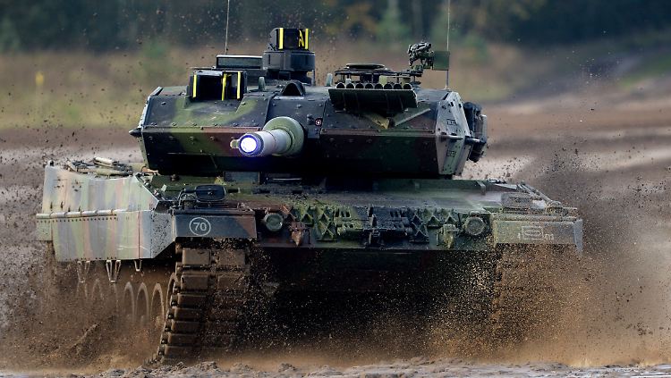 Leopard 2, Variante A6: Mehr dieser "modernen Kampfpanzer" will SPD-Verteidigungsexperte Arnold in der Bundeswehr behalten.