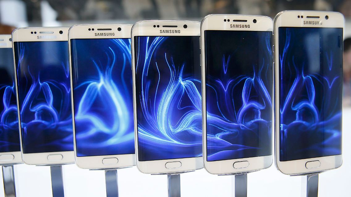2015-03-01T194243Z_927403896_LR2EB311IQW1H_RTRMADP_3_TELECOMS-MWC-SAMSUNG-ELEC.JPG3319882104832265919.jpg