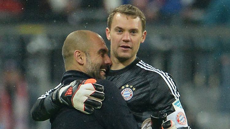 Text-Bild-Schere? Einerseits ja. Andererseits war es so, dass sich Josep Guardiola und Manuel Neuer nach dem Sieg wieder lieb hatten. Das wollen wir Ihnen nicht vorenthalten.
