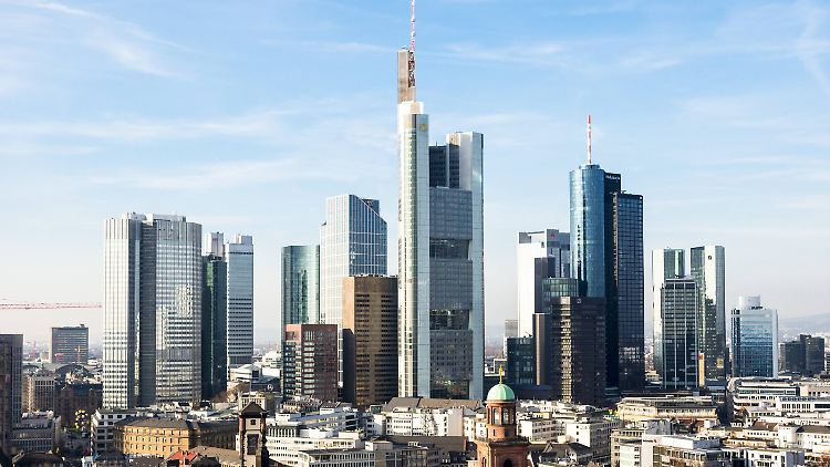 Banker in Frankfurt fordern "wieder Respekt" für ihre Tätigkeit.