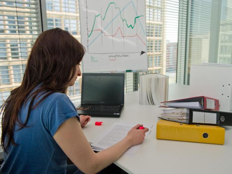 Um den Arbeitsalltag erfolgreich und stressfrei zu gestalten, hilft ein gutes Zeitmanagement. Mit ein paar Tipps lässt sich die Arbeitswoche so planen, dass sie gut gelingen kann.