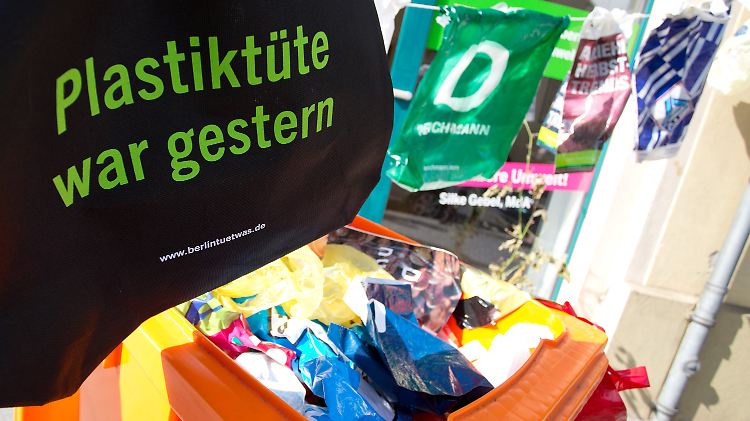 Papiertüten sind wegen ihrer aufwendigen Herstellung übrigens auch nicht umweltfreundlicher.