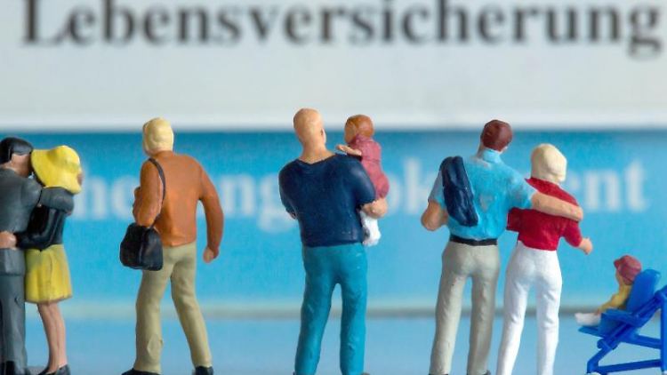 Für Familien, die im Todesfall eine Absicherung für die Hinterbliebenen wünschen, kann sich eine Risiko-Lebensversicherung auszahlen. 