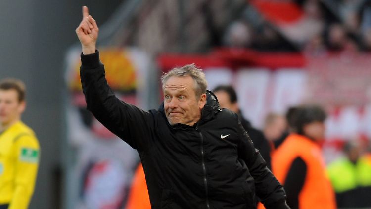 "Wir können im Moment nicht den Fußball spielen, den ich gerne spielen lassen würde: mutig sein und hoch verteidigen. Dazu fehlt uns die Kraft": Freiburgs Trainer Christian Streich.