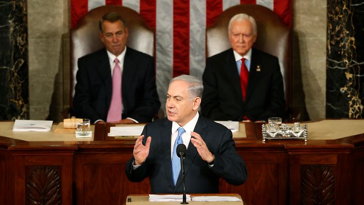 Von Beginn an umstritten: Israels Regierungschef Benjamin Netanjahu (M.) spricht auf Einladung von Mehrheitsführer John Boehner (l.) vor Abgeordneten und Senatoren aus beiden Kammern des US-Kongress.