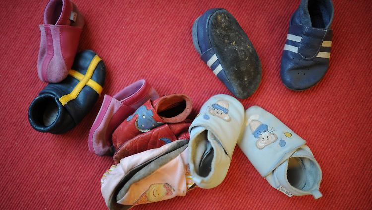 Ein Paar (wirklich preiswerte) Schuhe können sich Eltern von der Kindergelderhöhung kaufen. Mehr nicht.
