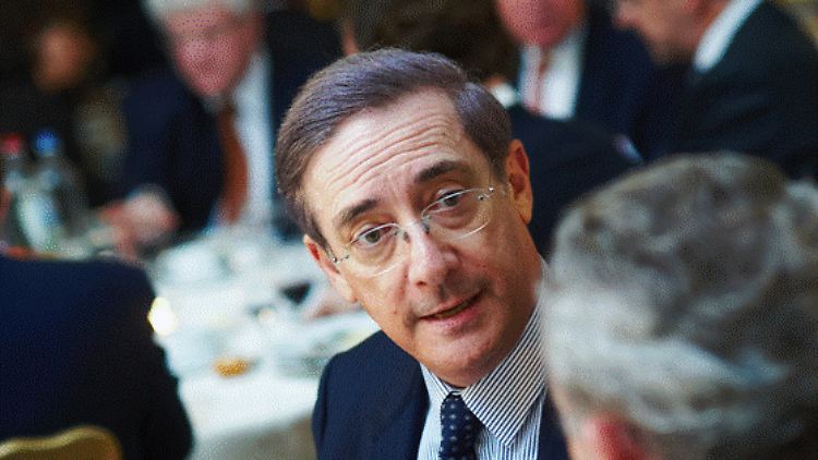 Spiros Latsis ist Milliardär, zweitreichster Grieche, größter Profiteur der Schuldenkrise - und zahlt kaum Steuern.