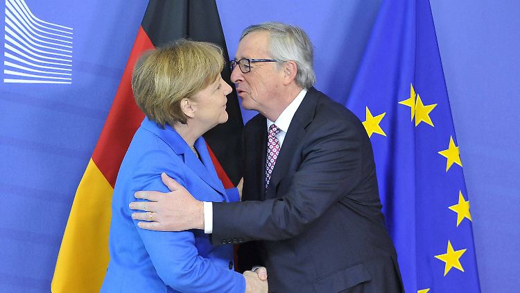 Herzlicher Empfang: Alle Spannungen zwischen Merkel und Juncker waren bei dem Arbeitsbesuch vergessen.
