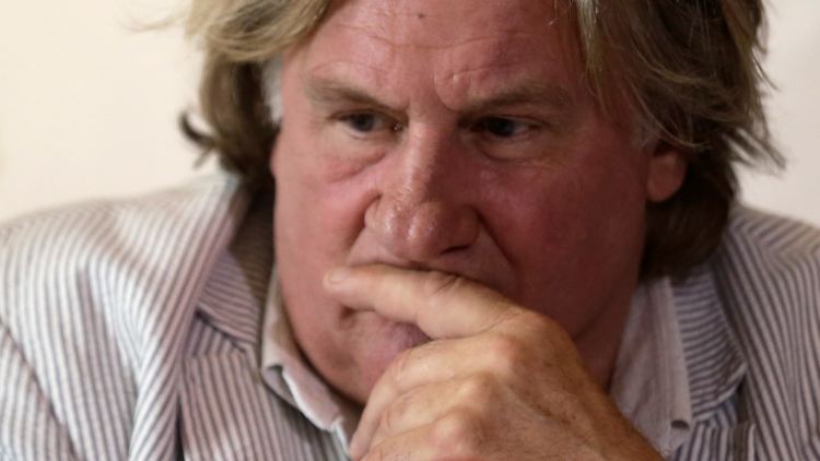 Depardieu gesteht in seiner Autobiografie, dass er als Zehnjähriger auf den Strich ging.