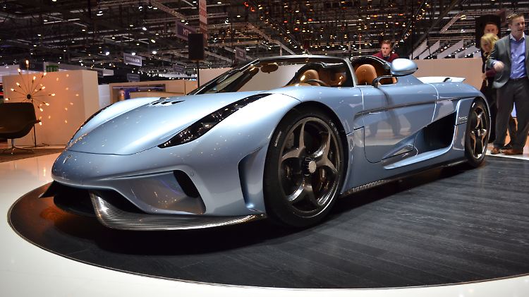 Um die Schnauze ist der Koenigsegg Regera etwas runder. Das liegt daran, dass dort der Akku untergebracht ist.