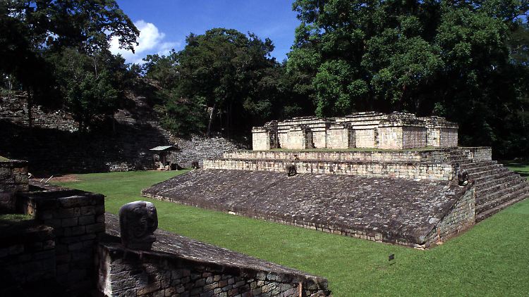 Auch die Mayas, von denen hier eine Tempelanlage in Copan zu sehen ist, waren in der Region heimisch. 
