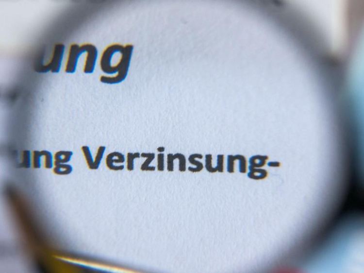 Das seit 2008 geltende Versicherungsvertragsgesetz sieht vor, dass Kunden bei Auszahlung der Lebensversicherung zu 50 Prozent an den Bewertungsreserven beteiligt werden.