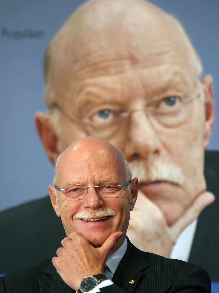 Der 67-jährige Struck war zweimal Fraktionschef im Bundestag und Verteidigungsminister der rot-grünen Koalition von 2002 bis 2005.