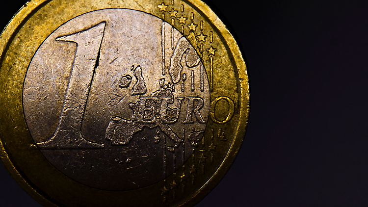Bei Kursen unter 0,85 Dollar wuchs im Jahr 2000 die Befürchtung, der schwache Euro könnte die Weltwirtschaft destabilisieren.