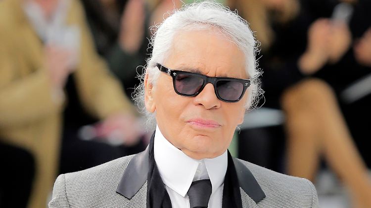 Modedesigner Karl Lagerfeld will nicht für Selfies mit Fans posieren.